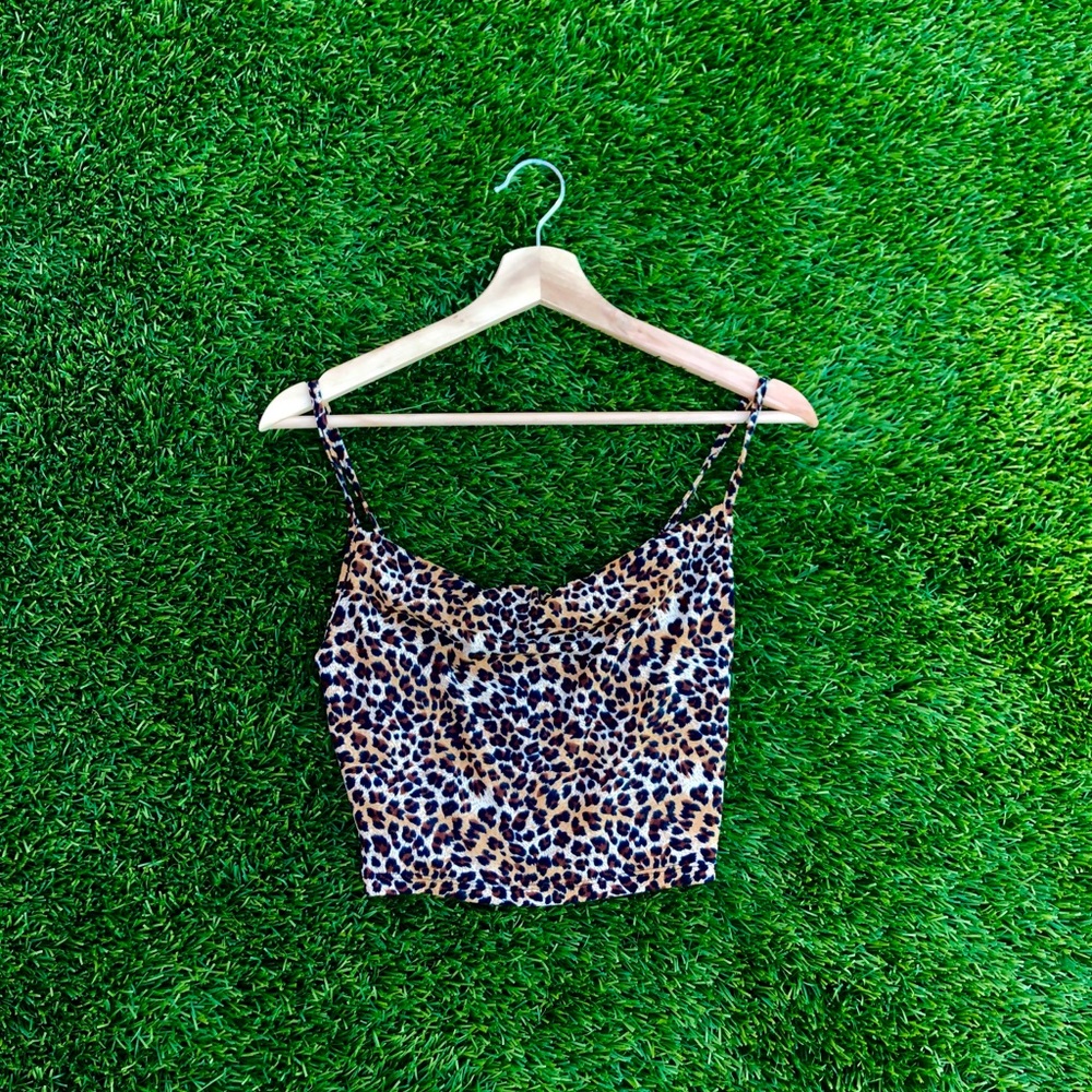 Trendy cheetah top!!